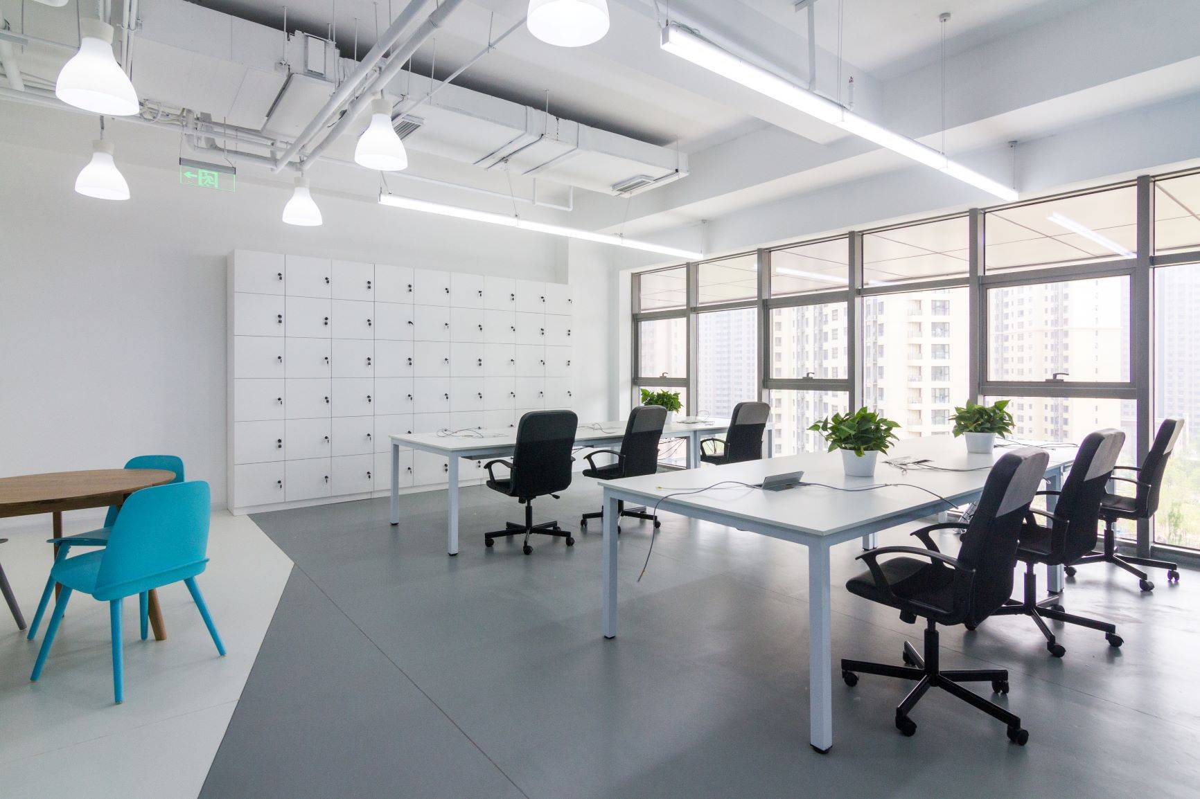 办公室装修中如何获取自然光源的方法？