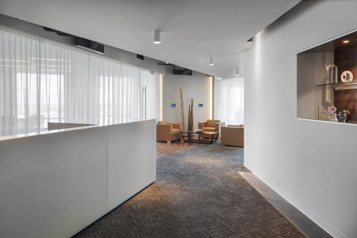 办公室装修设计风格提醒：为何沙发不宜与大门对冲?
