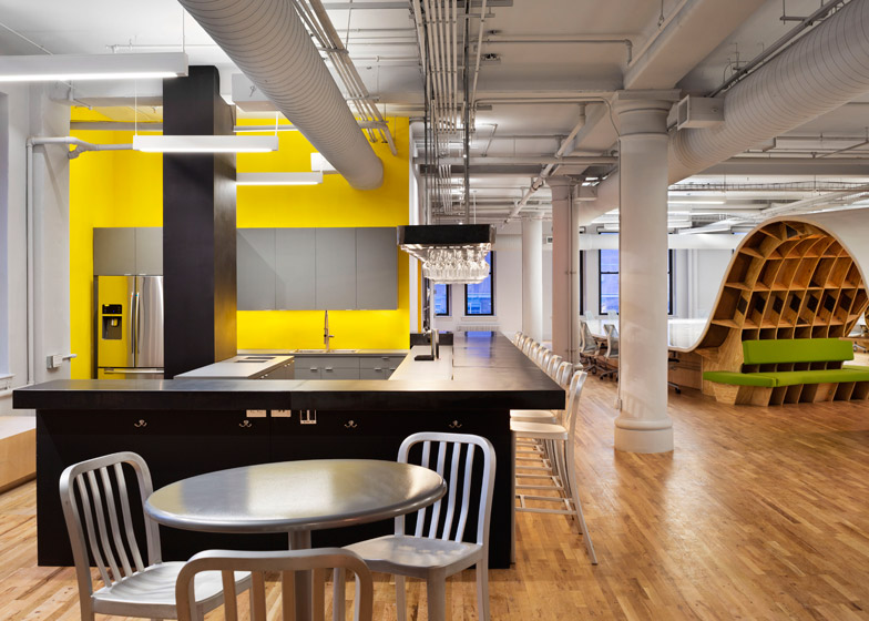Clive-Wilkinson-Architects-Super-Desk-at-Barbarian-Offices_dezeen_784_6