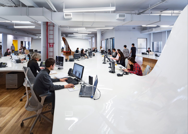 Clive-Wilkinson-Architects-Super-Desk-at-Barbarian-Offices_dezeen_784_4