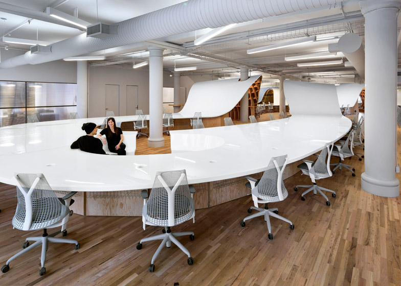 Clive-Wilkinson-Architects-Super-Desk-at-Barbarian-Offices_dezeen_784_7
